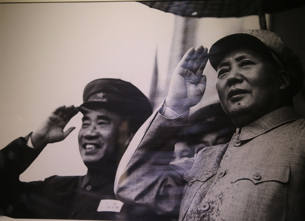 资兴举办湖南首次纪念毛泽东诞辰121周年图片展
