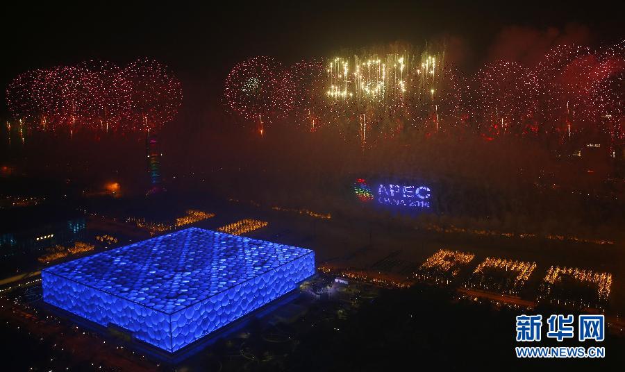 北京为APEC会议举行焰火表演