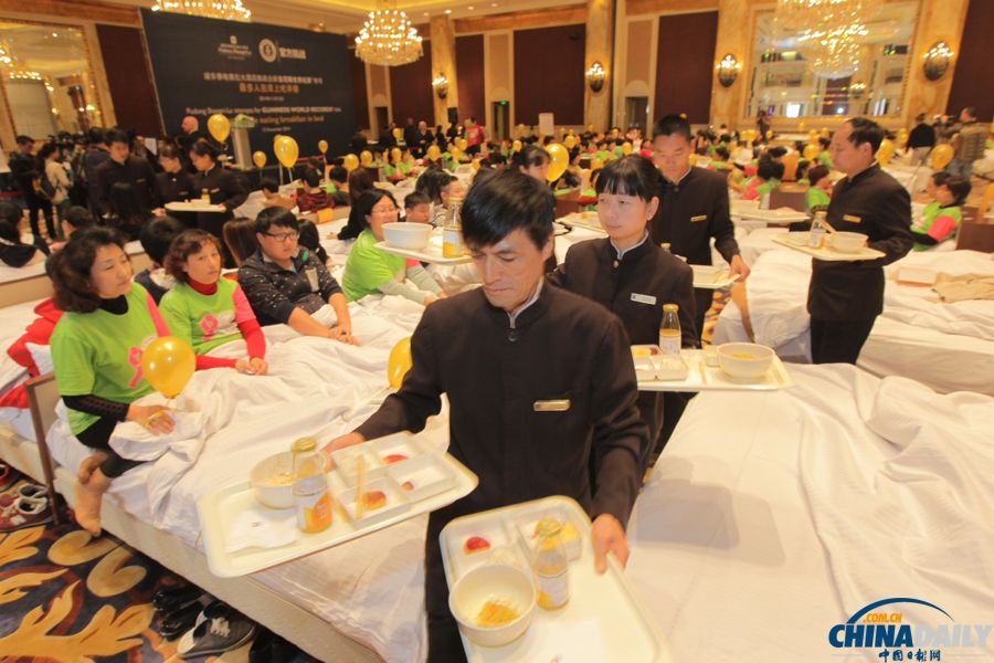 “最多人在床上用早餐”吉尼斯世界纪录在上海被刷新