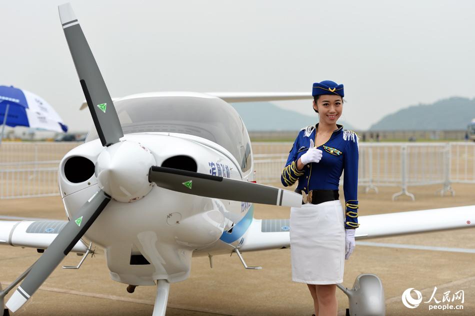 珠海航展：空姐模特上演制服秀