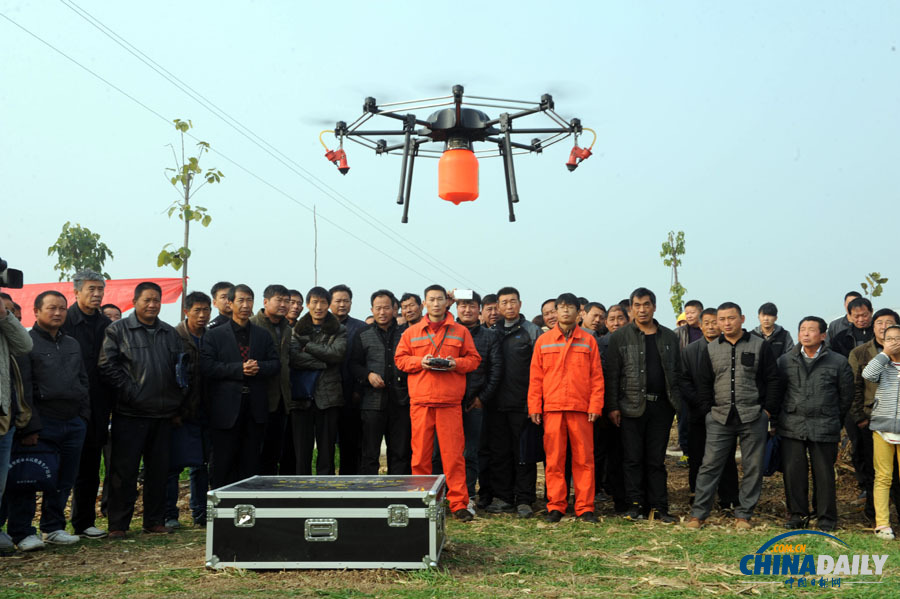 安徽亳州：新型职业农民用上农用植保无人机