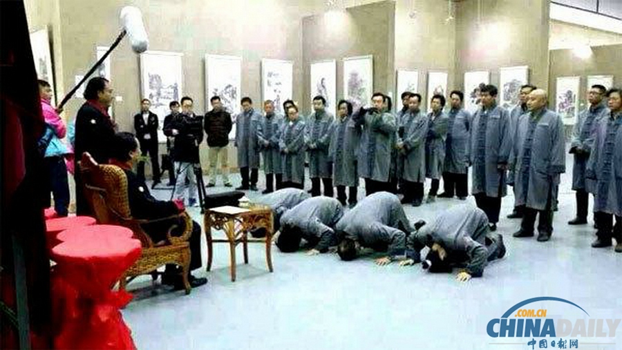 北京凤凰岭书院跪拜仪式引争议 网友称跪是耻辱