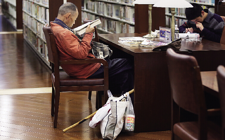 杭州图书馆接纳拾荒者进馆 被赞最温暖图书馆