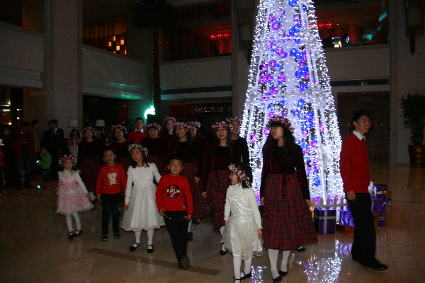 哈尔滨万达索菲特大酒店圣诞亮灯仪式为圣诞节拉开帷幕