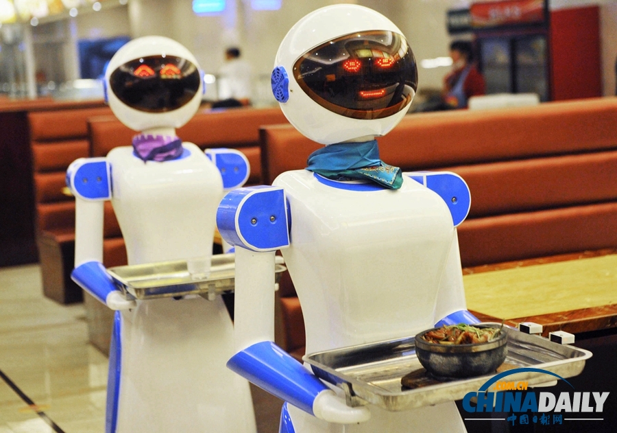 宁波慈溪一餐厅现机器人送餐服务[3 中国日报网