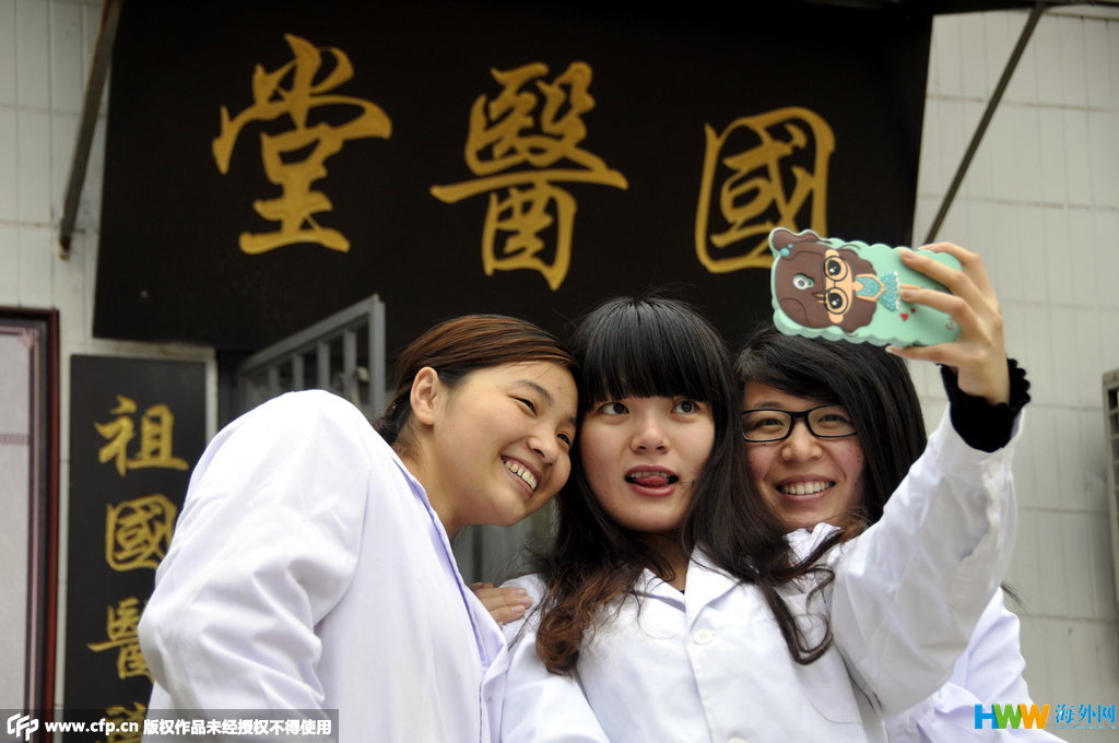 图片故事：90后女大学生的“国医梦”