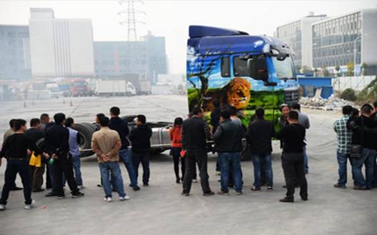 中国重汽举行汕德卡重卡互动路演 高端重卡助力现代物流产业升级