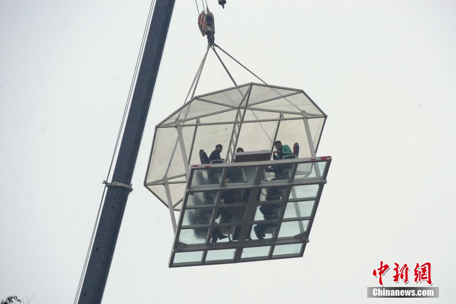 湖北宜昌现空中餐厅 海拔70米高空吃大餐