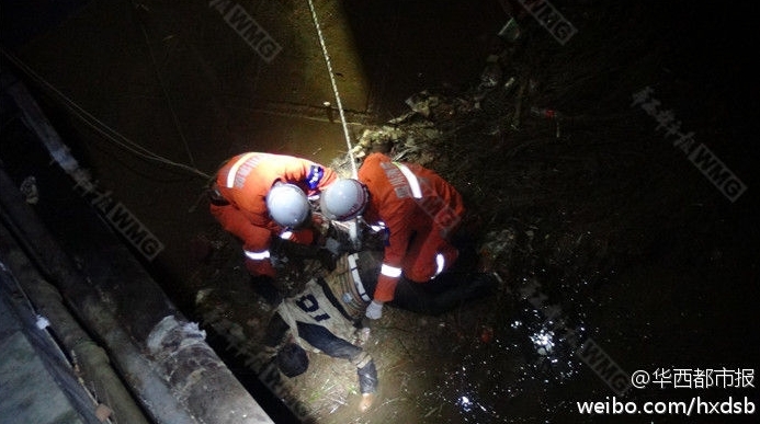 少女被分手 跳河闺蜜陪跳