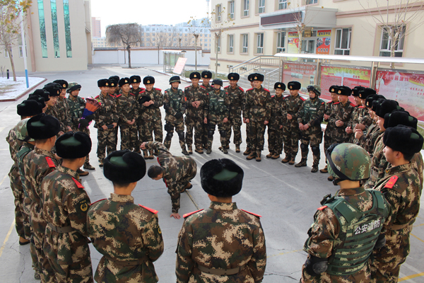 新疆霍尔果斯边检站组织开展新老兵“才艺PK”大赛：促进新战友的融入“大家庭”