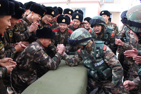 新疆霍尔果斯边检站组织开展新老兵“才艺PK”大赛：促进新战友的融入“大家庭”
