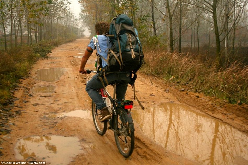 男子骑车穷游世界 4年途径61国