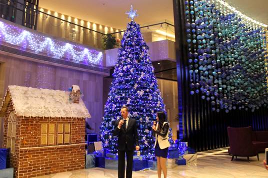 天津梅江中心皇冠假日酒店昨日圣诞点灯仪式举行