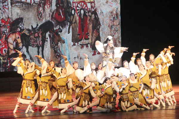 蒙古国国家歌舞剧团在山东公益演出