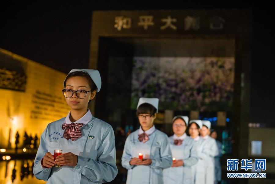 南京举行首个国家公祭“烛光祭”