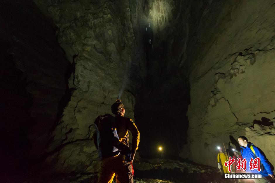 探测队探秘长达159.14公里“中国最长溶洞”