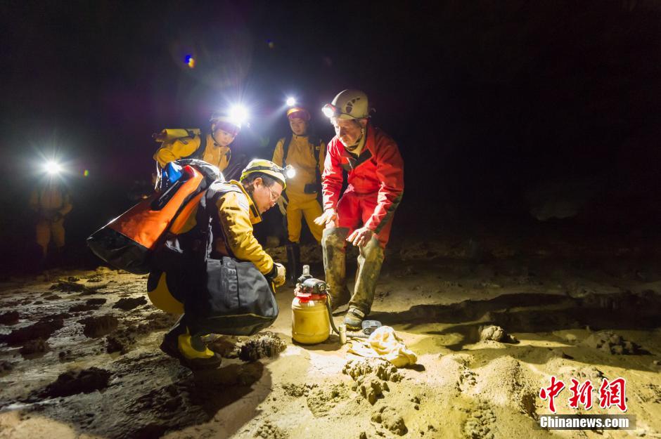 探测队探秘长达159.14公里“中国最长溶洞”