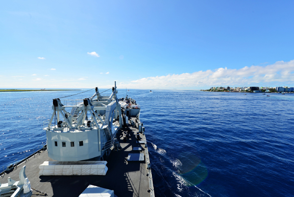 马尔代夫官方感谢中国海军舰船紧急供水 长兴岛船为马累市紧急提供800余吨淡水后返航