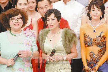 刘嘉玲抢曾华倩男友梁朝伟 揭秘娱乐圈女星恩怨史