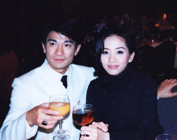 刘嘉玲抢曾华倩男友梁朝伟 揭秘娱乐圈女星恩怨史