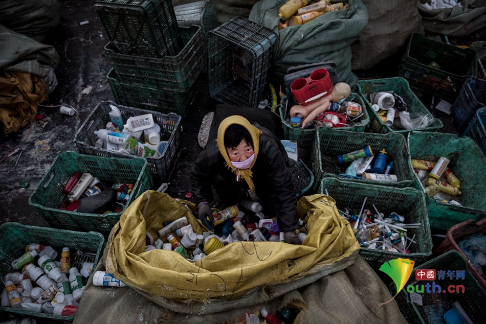 北京五环外“垃圾村”里的拾荒者