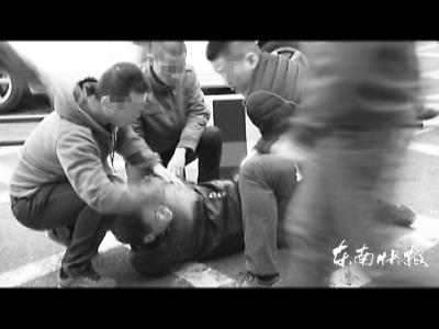 福建省边防总队抓获27名越南人自购渔船转道偷渡台湾