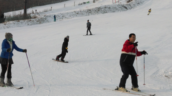 大连（安波）国际温泉滑雪节启幕