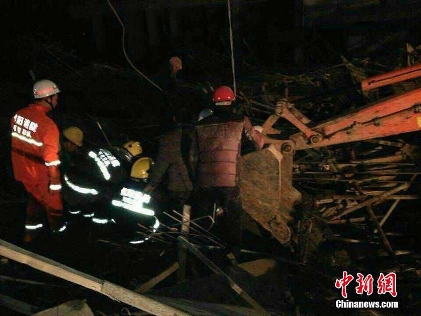 河南信阳一在建楼房坍塌致5人死亡