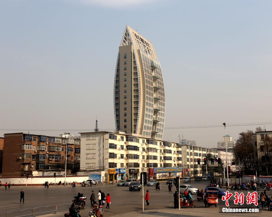 郑州“个性”建筑 外形酷似“树叶”