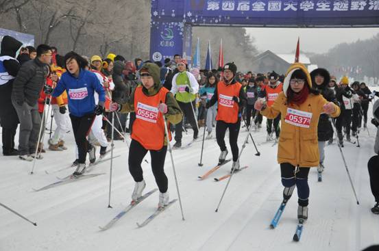 全国大学生越野滑雪赛长春净月潭开赛