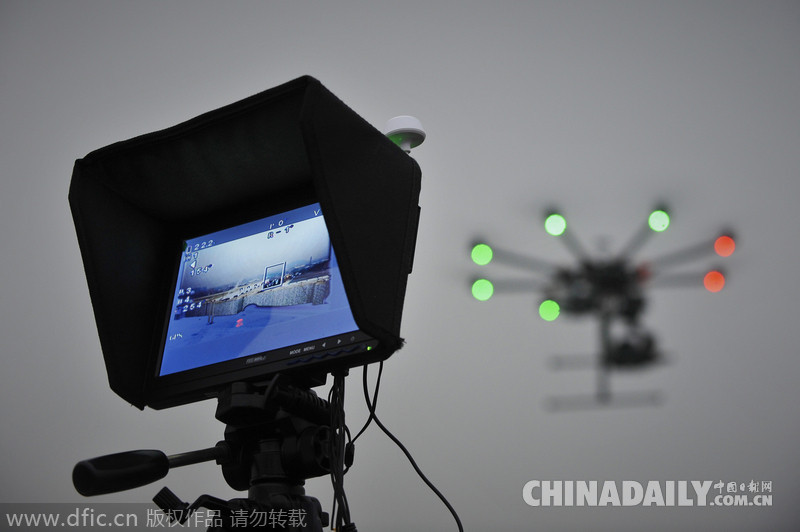 广东佛山环保执法启用无人机 航拍检查企业污染情况