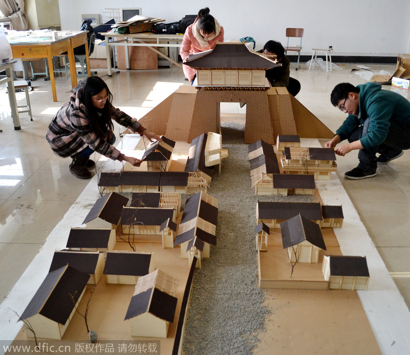 江苏扬州：大学生手工复原3D清明上河图