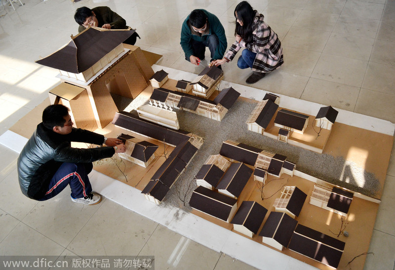 江苏扬州：大学生手工复原3D清明上河图