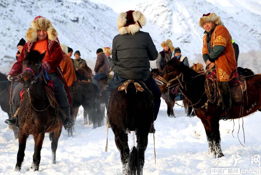 新疆阿勒泰哈萨克牧民雪上传统文体活动精彩瞬间