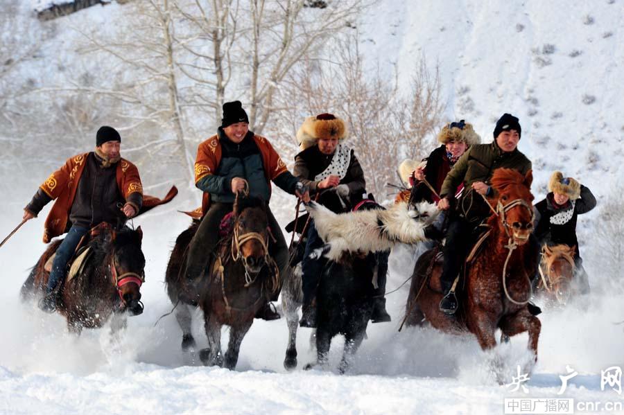 新疆阿勒泰哈萨克牧民雪上传统文体活动精彩瞬间
