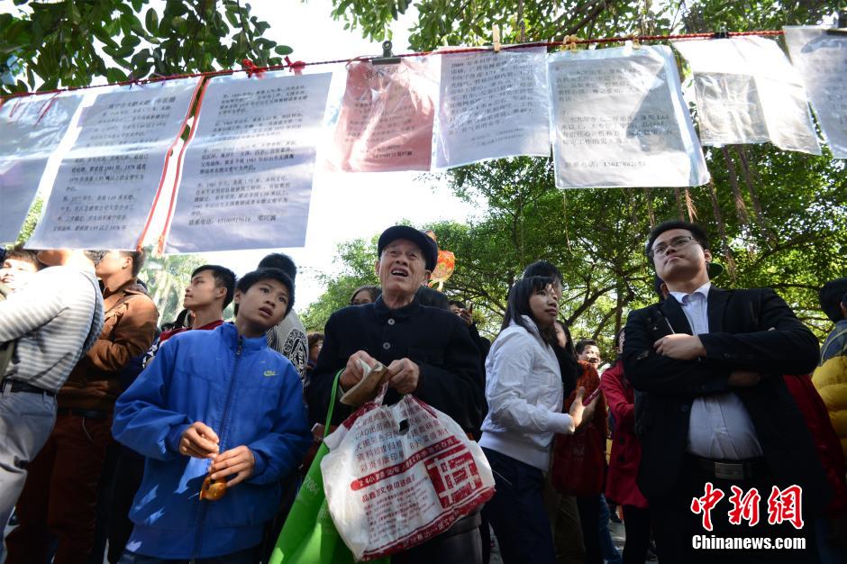 广西南宁相亲大会 “父母团”帮子女寻姻缘