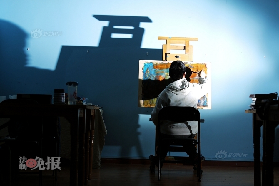 小区里的“精神病”画家