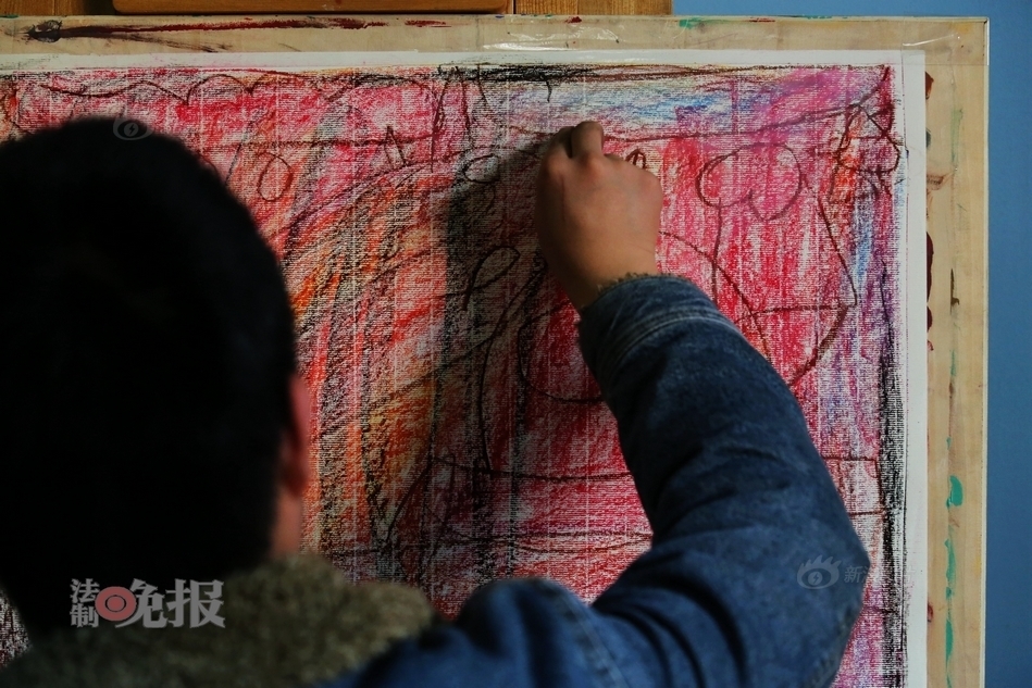 小区里的“精神病”画家