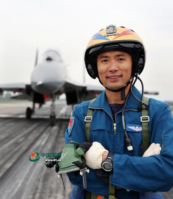 中国空军金头盔第一猛男：蒋佳冀成长轨迹