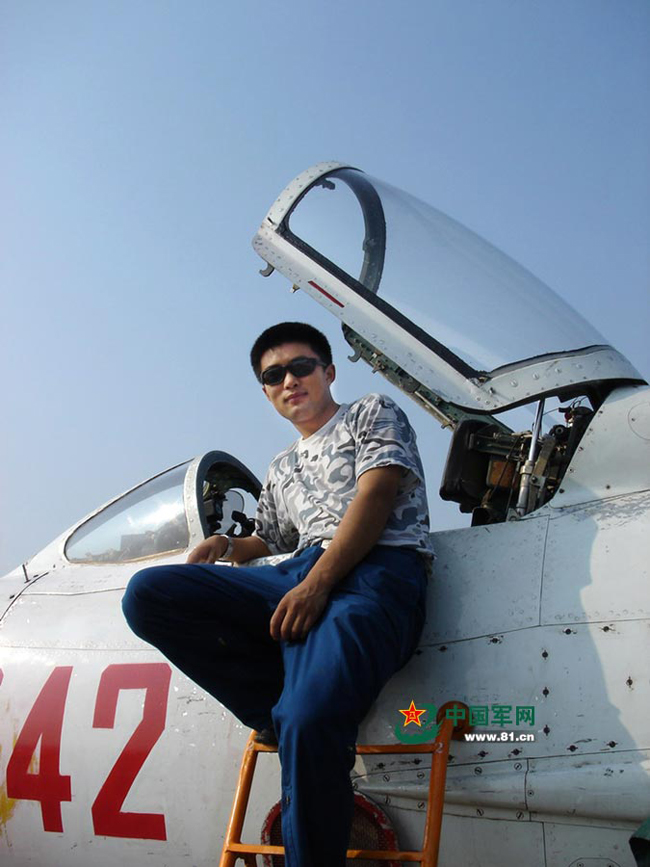 中国空军金头盔第一猛男：蒋佳冀成长轨迹