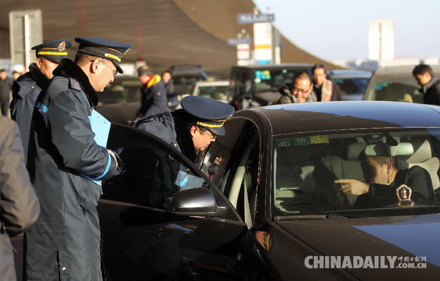 北京：联合执法查“滴滴专车”