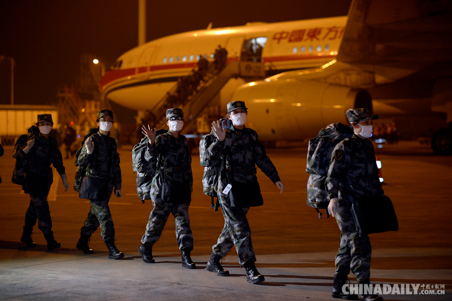 中国援非抗埃医疗队首批队员回国抵渝