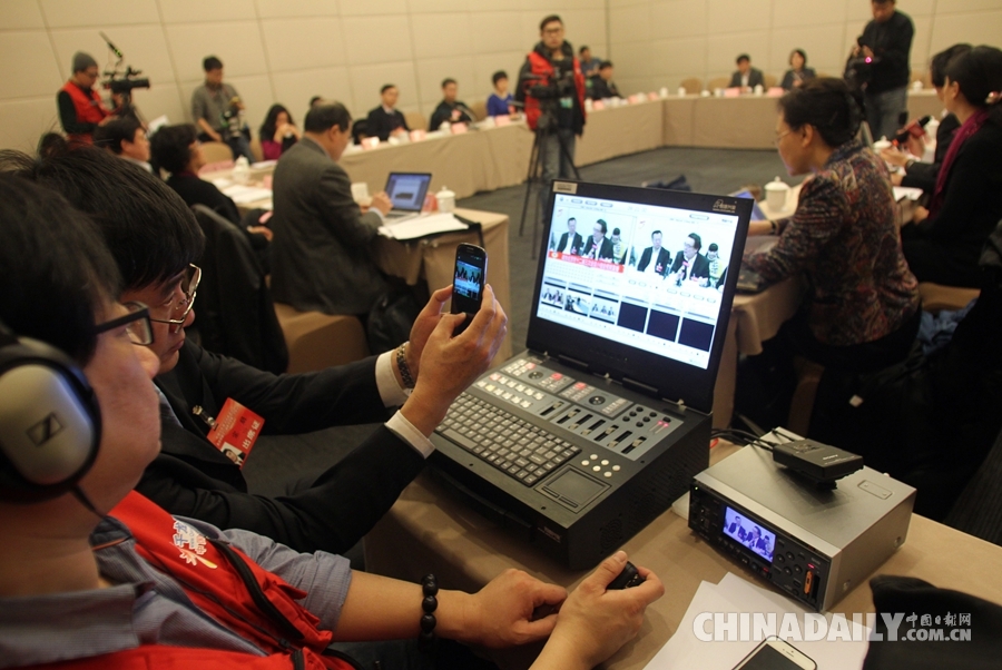北京政协小组会讨论工作报告 首次网络直播