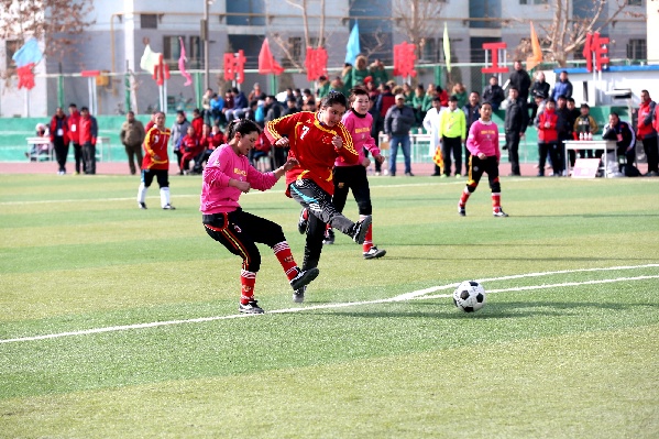 新疆和田地区青少年足球联赛开幕