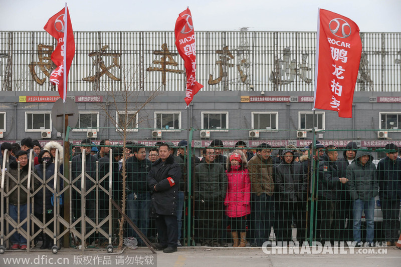北京：第二批中央公车拍卖热度不减 竞拍者频频举牌“不手软”
