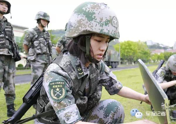 颜值爆表！短发才是军中女神的标准