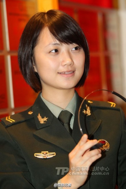 颜值爆表！短发才是军中女神的标准