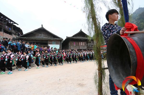贵州省丹寨县近万名苗族同胞欢聚一堂 欢天喜地过苗年