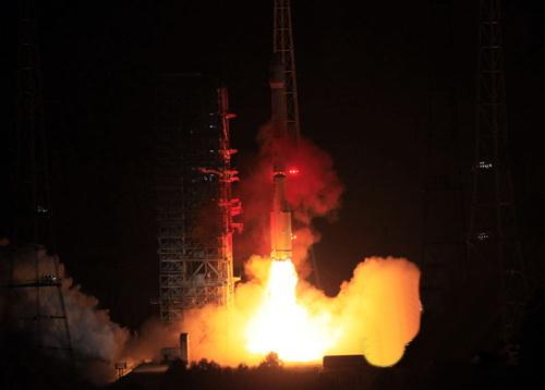 中国某型航天器首次发射失败 专家面对结果流泪