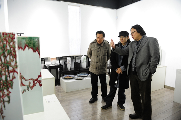 陶瓷艺术三人行作品展在山东济南开展
